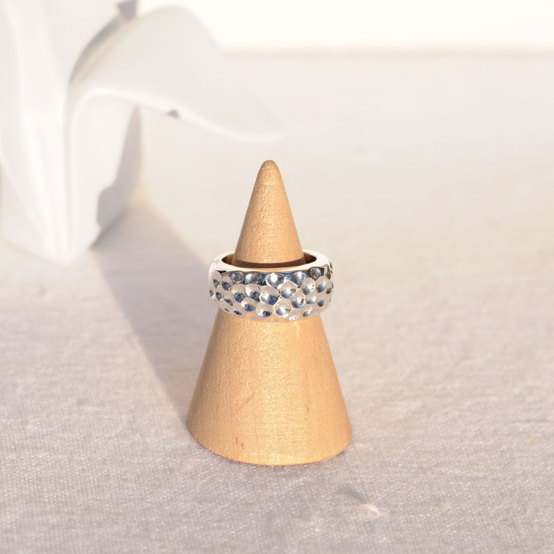Bague martelée en argent Mimosa : créateur bijoutier lyon