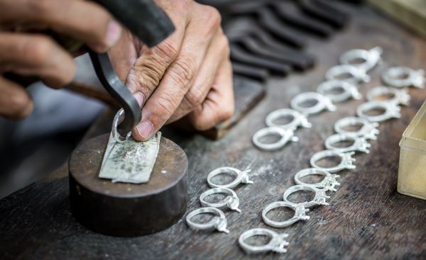 Poinçons en bijouterie : le poinçon de maître